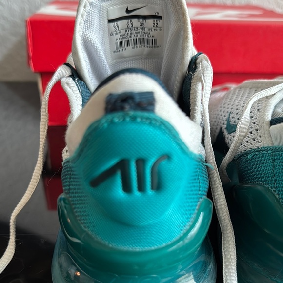 Used - Nike Air Max 270 GS Teal and White Sneakers - size 3Y - Picture 11 of 12
